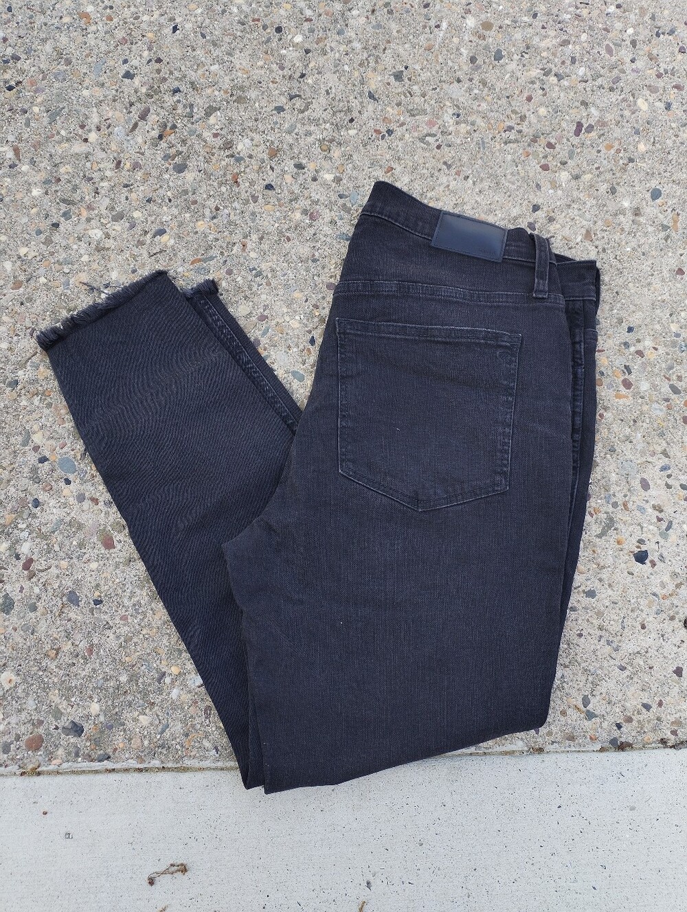 10" High-Rise Skinny Jeans in Berkeley Black: Button-Through Edition